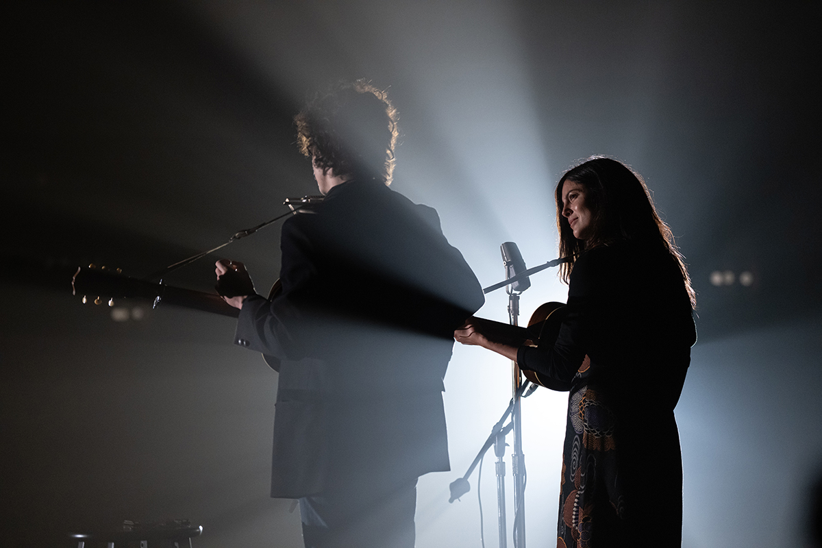 A COMPLETE UNKNOWN (2024) 
Timothée Chalamet and Monica Barbaro
Credit: Macall Polay/Searchlight Pictures