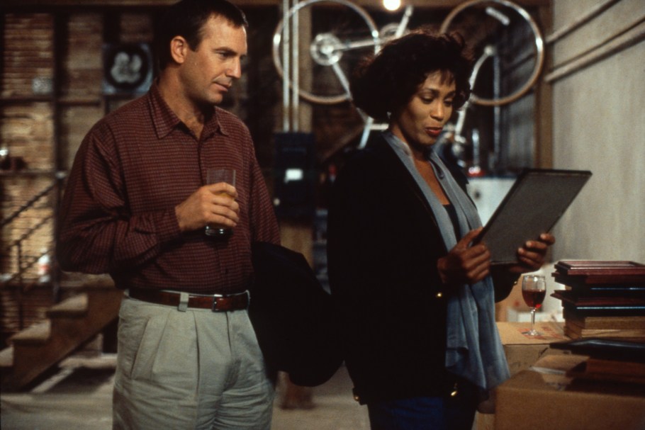 THE BODYGUARD, from left: Kevin Costner, Whitney Houston, 1992. © Warner Bros. / Courtesy Everett Collection